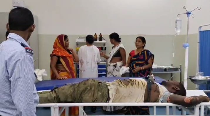 हिंदी समाचार | ट्रक से निकले टायर की टक्कर से...