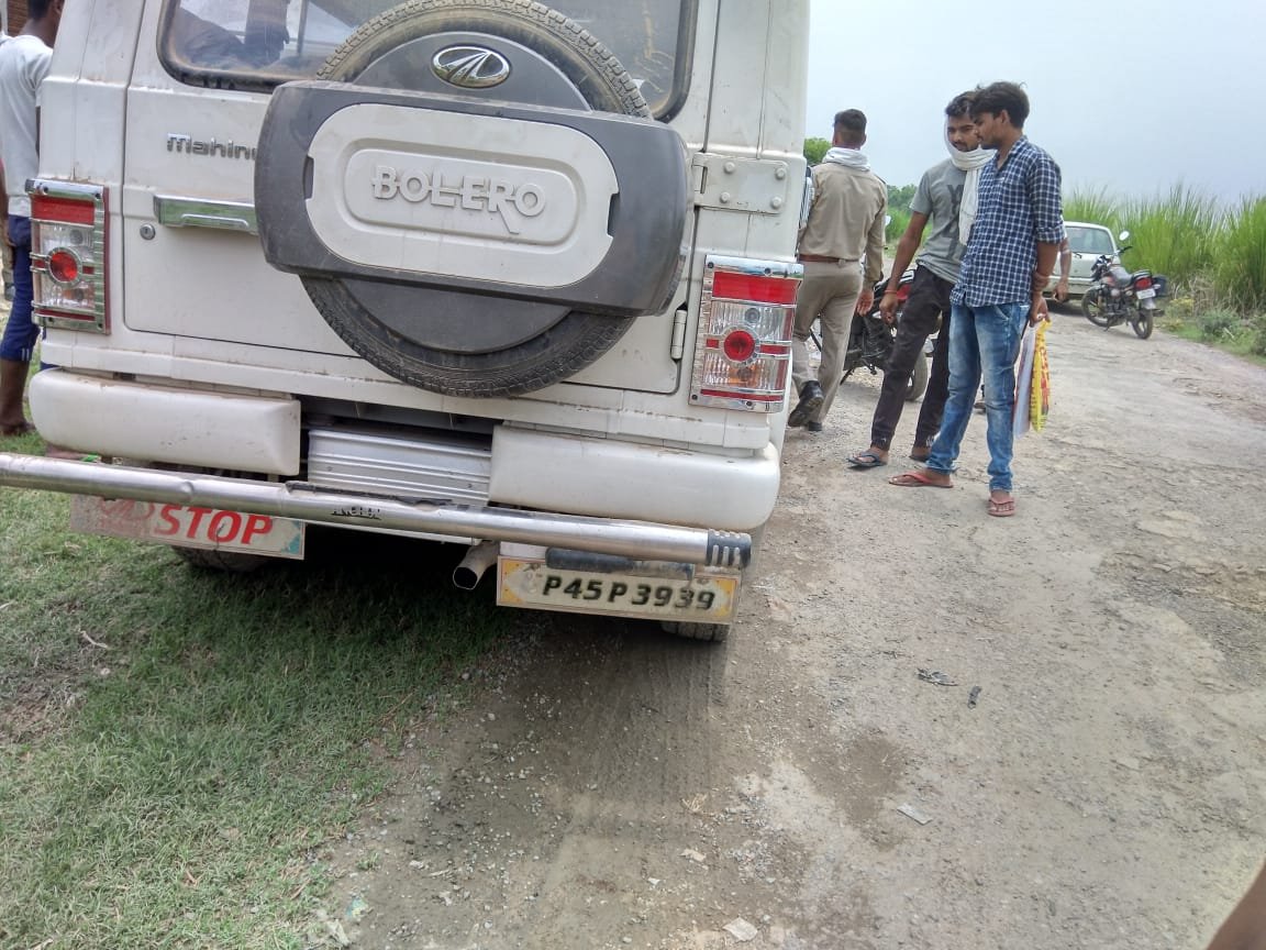 हिंदी समाचार |संदिग्ध बोलेरो गाड़ी को ले...