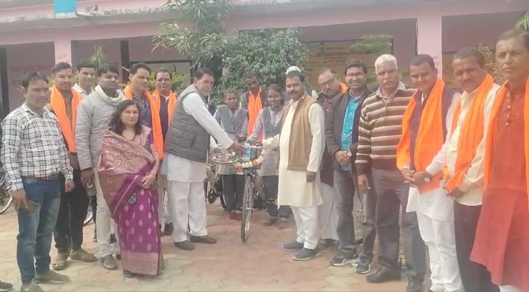 हिंदी समाचार |इकलेरा में 9 वी के...