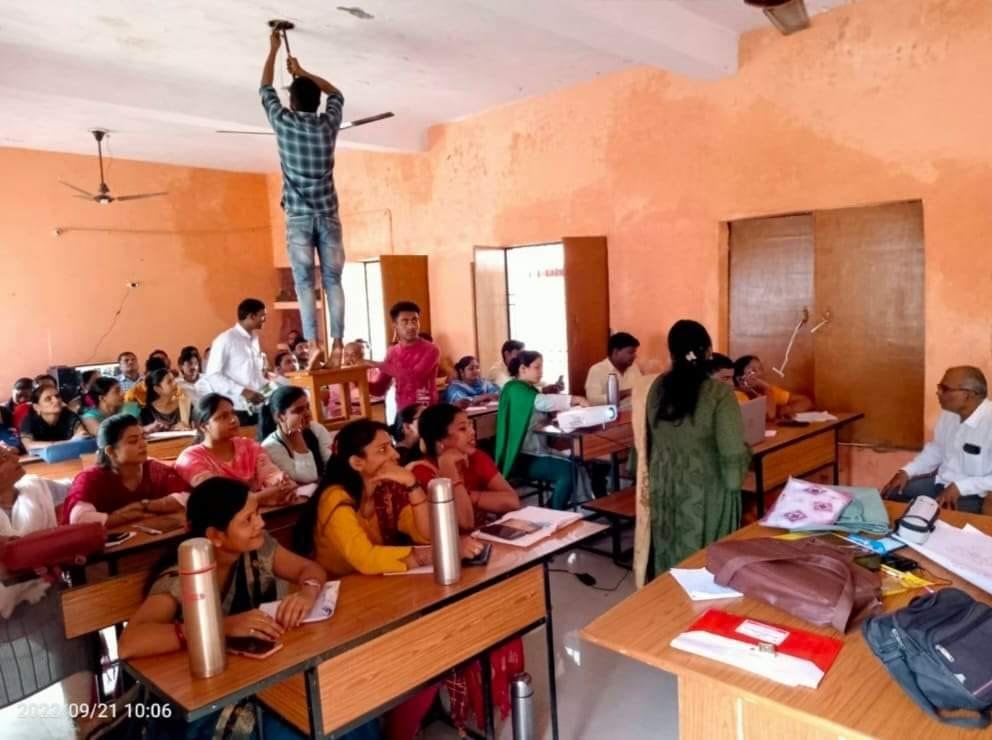 हिंदी समाचार |घोर अव्यवस्थाओं के बीच शुरू...