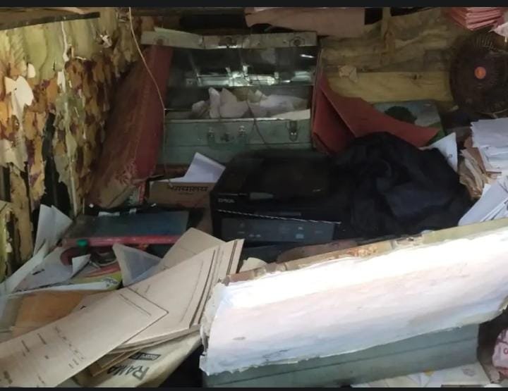 हिंदी समाचार |DM-CP ऑफिस कैंपस की दुकानों के...