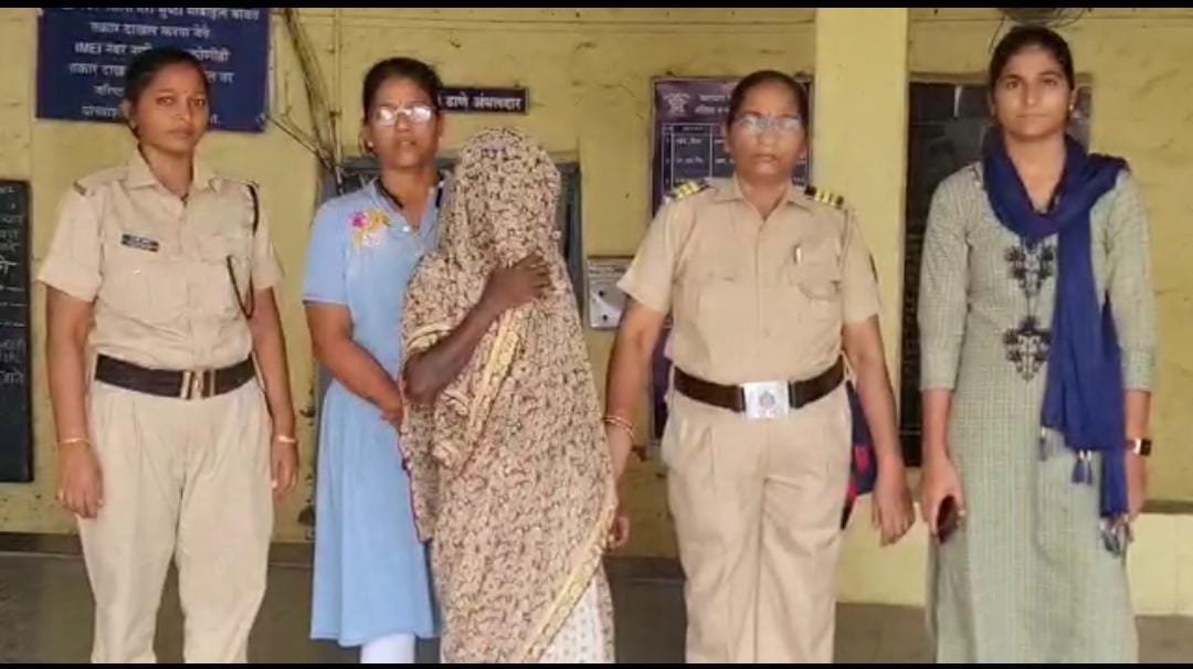 हिंदी समाचार |ट्रेनों में चोरी करनेवाली...