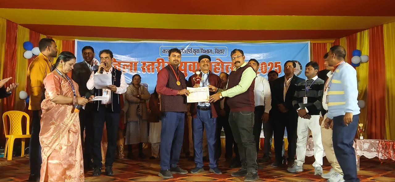 हिंदी समाचार |शुभम को कविता लेखन जिला में...