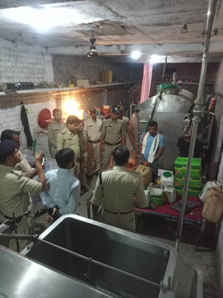 हिंदी समाचार |दूध में मिलावट करने वाले...