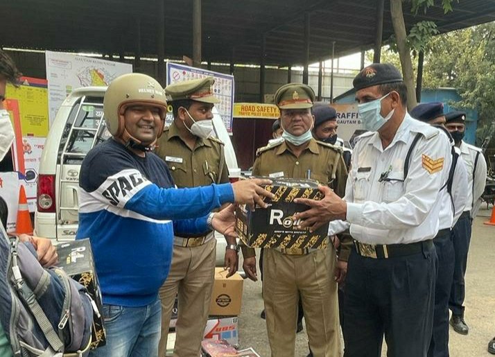 हिंदी समाचार |अब हेलमेट बैंक से ले सकते है...