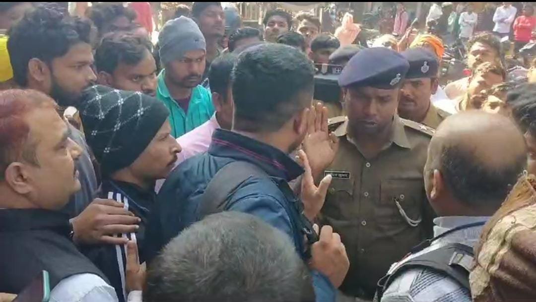 हिंदी समाचार |एसडीएम एवं डीएसपी ने चलवाई...