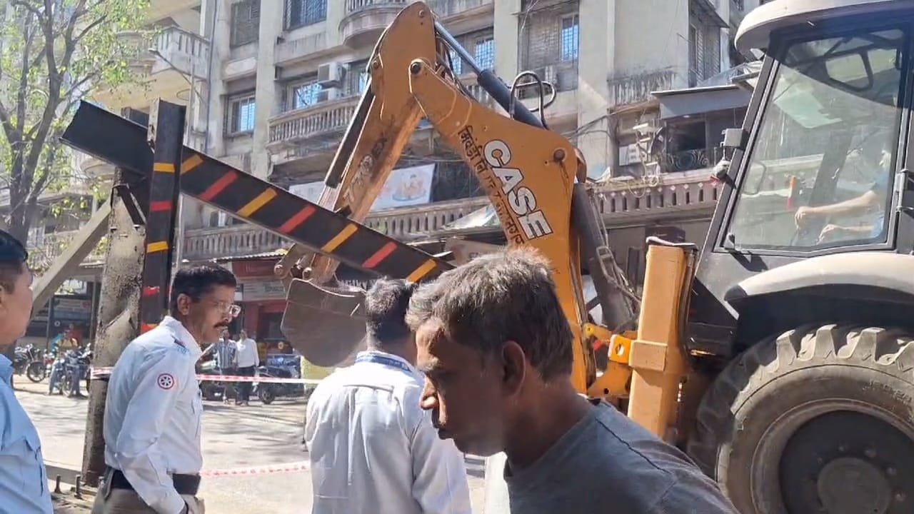 हिंदी समाचार |लोहे की हाइट बैरिकेडिंग...