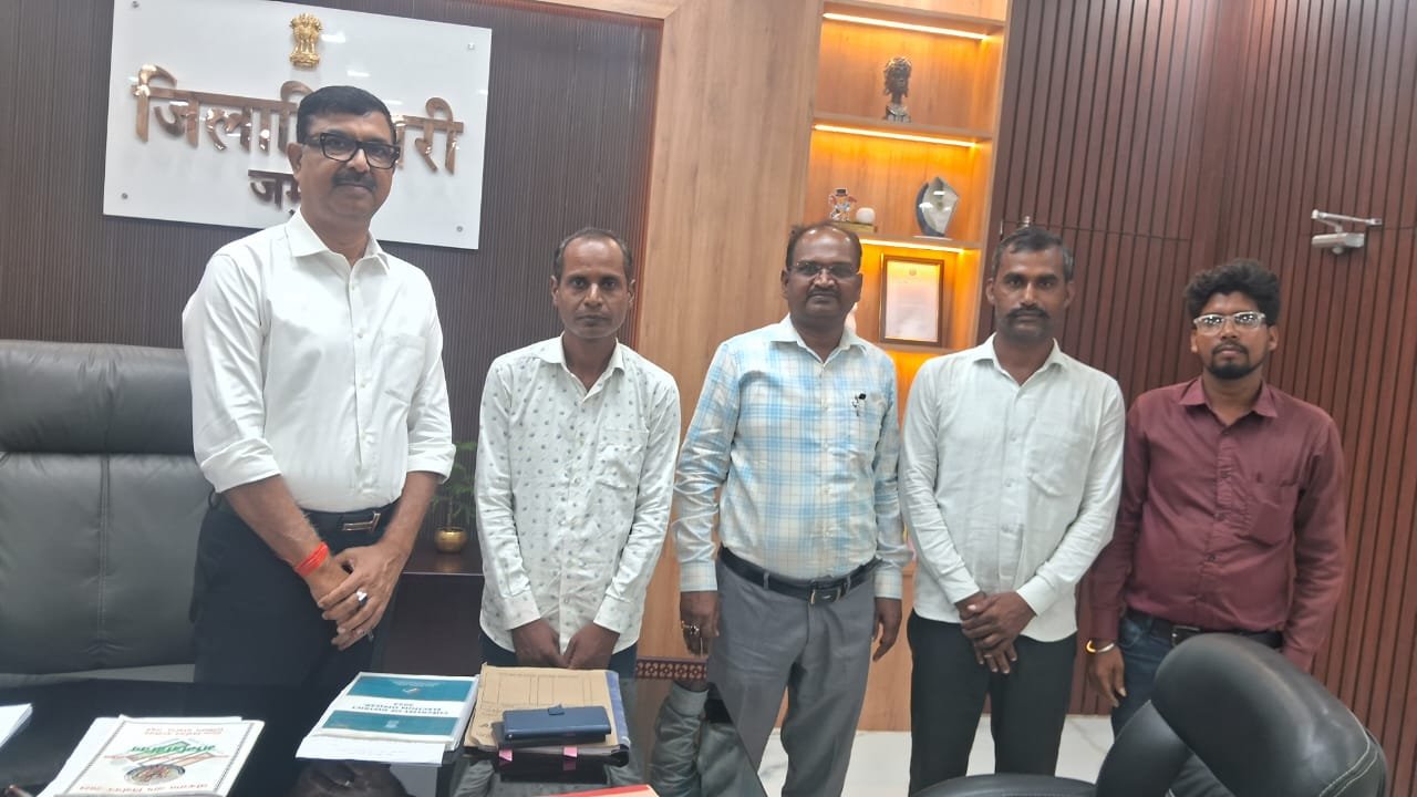 हिंदी समाचार |जमुई जिलाधिकारी से मिले जनता...