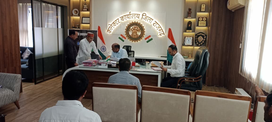 हिंदी समाचार |दो तहसील नाजिर की एक-एक वेतन...