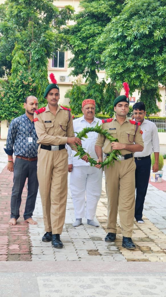 हिंदी समाचार |अमर शहीदों को श्रद्धांजलि दी...