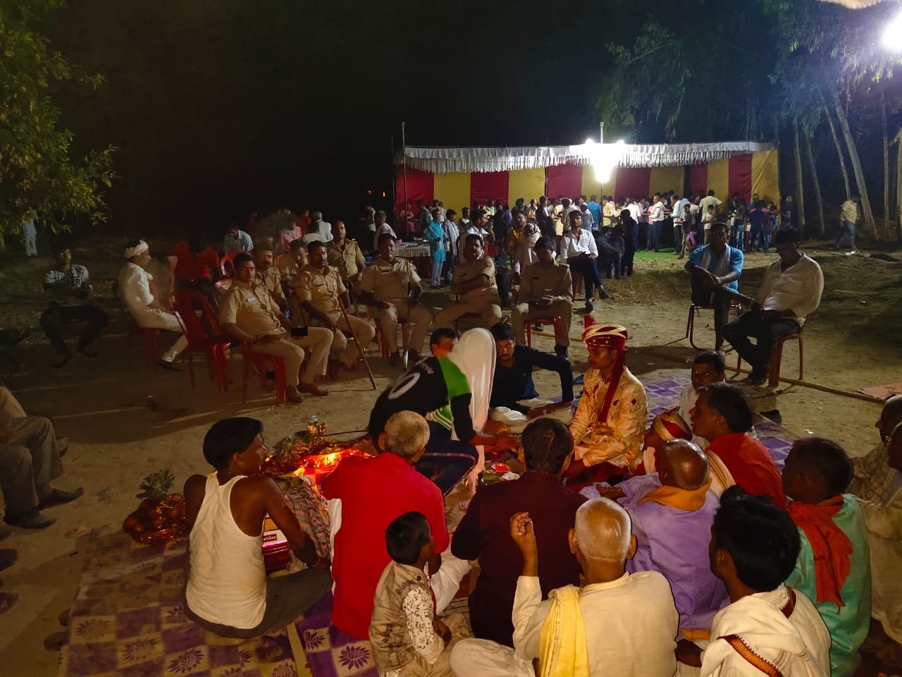 हिंदी समाचार |संगीनों के साये हुयी शादी ...