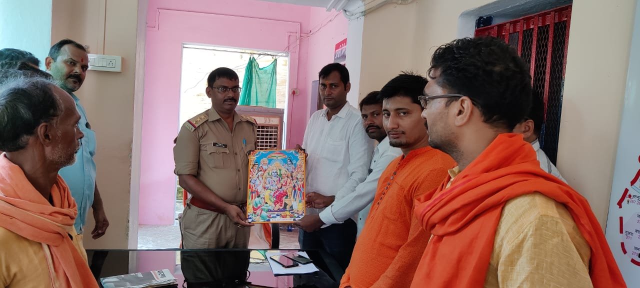 हिंदी समाचार |हिंदू युवा वाहिनी डोभी ने...