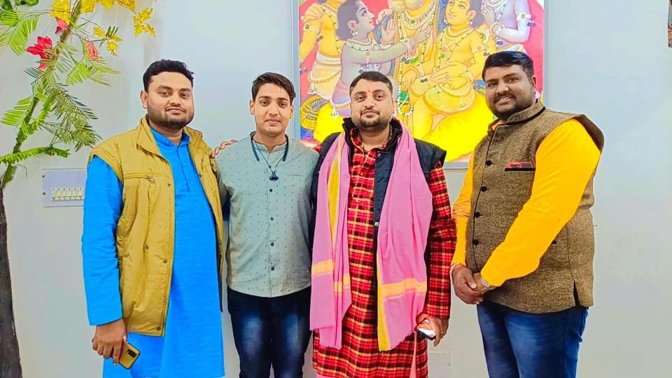 हिंदी समाचार |लोकगायक आशीष की गुरु वंदना की...