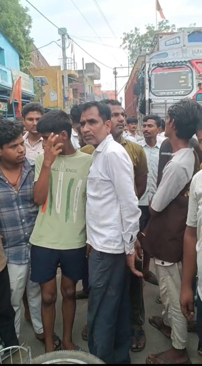 हिंदी समाचार |जांच से नाराज मुखिया के पिता...