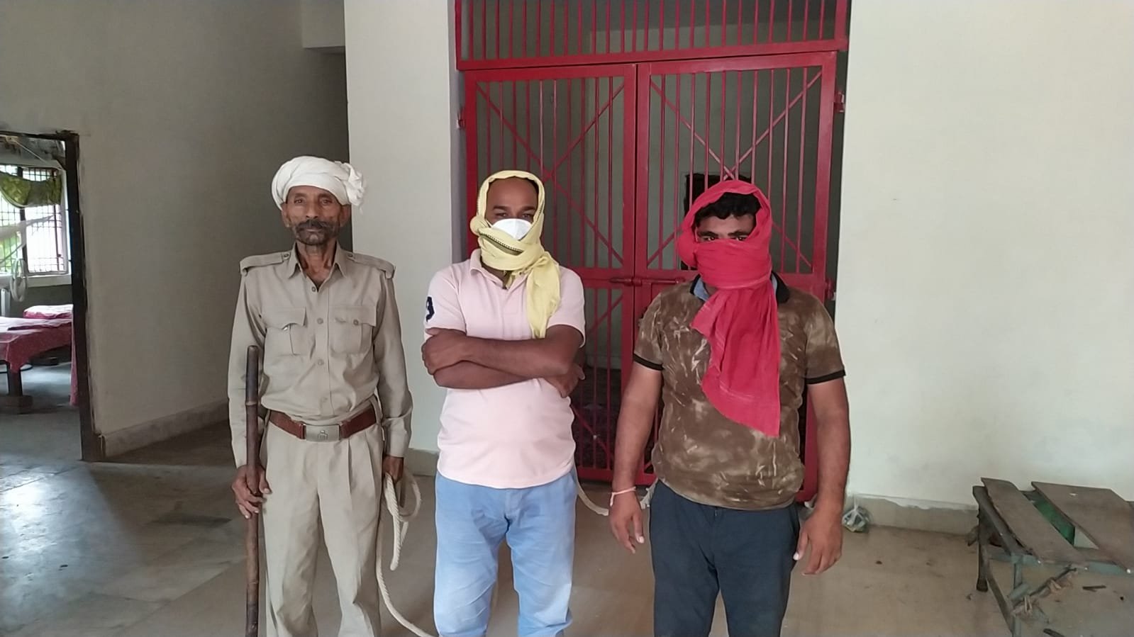 हिंदी समाचार |दो शराब पियक्कडो को पुलिस ने...