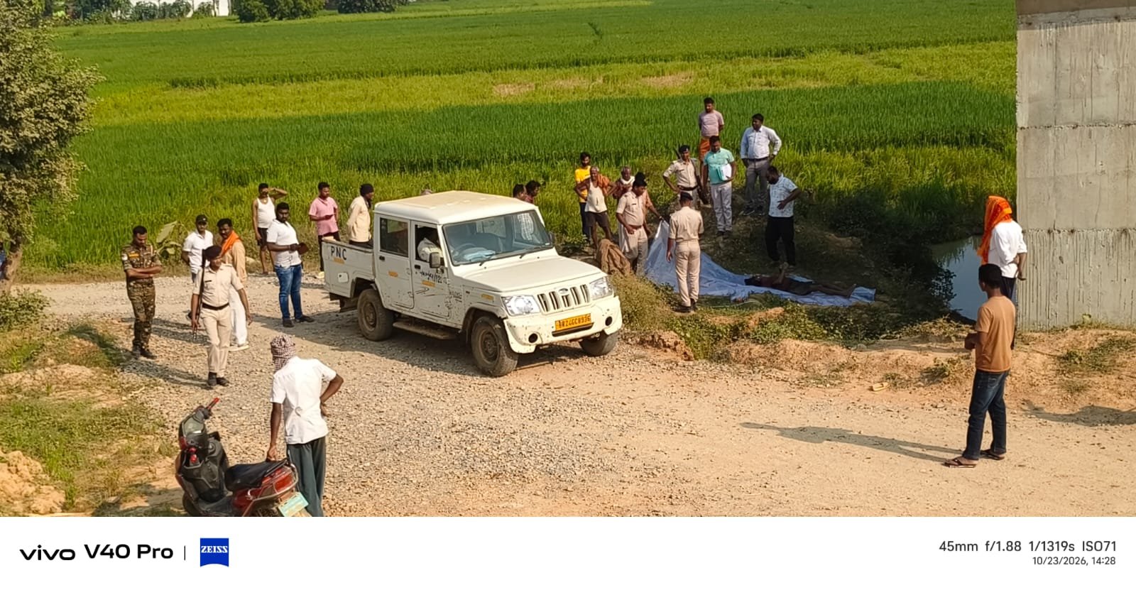 हिंदी समाचार |ठकुरहट पुलिया के नीचे पानी...