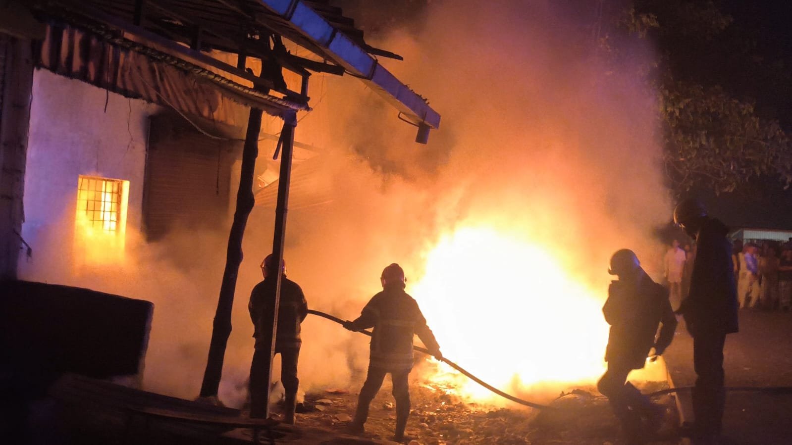 हिंदी समाचार | भिवंडी में आग का तांडव ! 100 फुट...