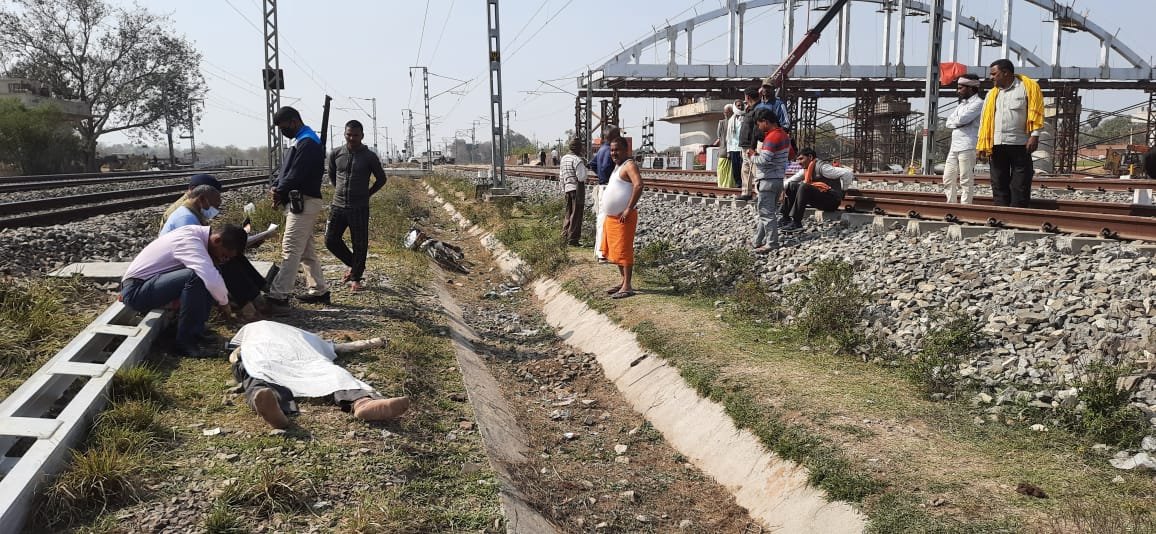 हिंदी समाचार |साईकिल सवार वृद्ध की ट्रेन की...