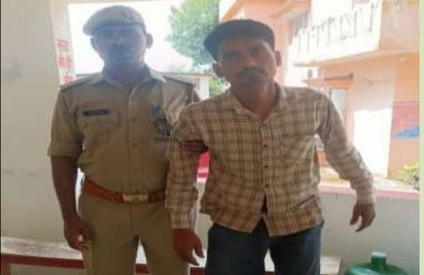 हिंदी समाचार |बरसठी पुलिस ने एक वारंटी...