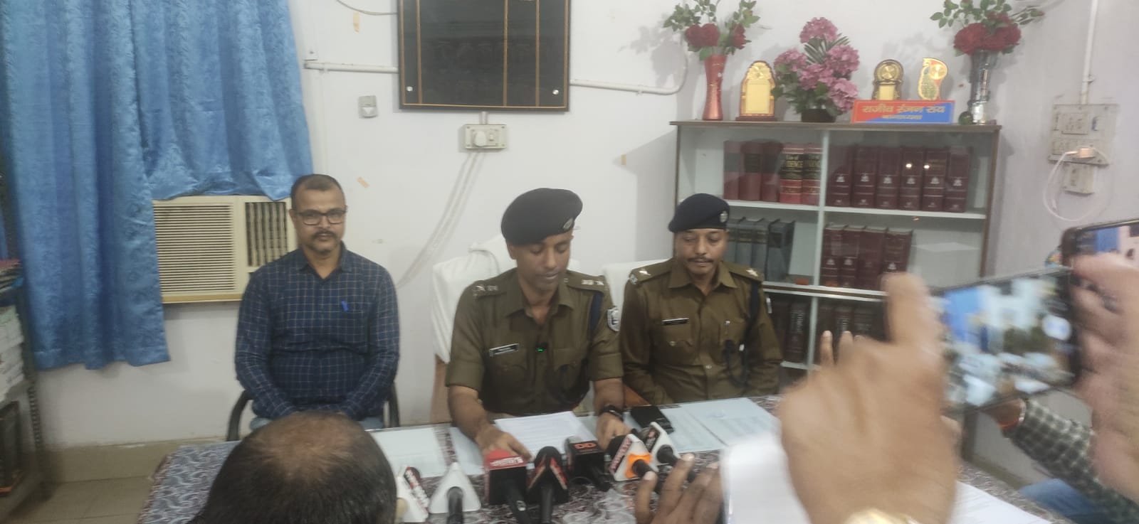 हिंदी समाचार |ज्वैलर्स लुटेरे गिरफ्तार