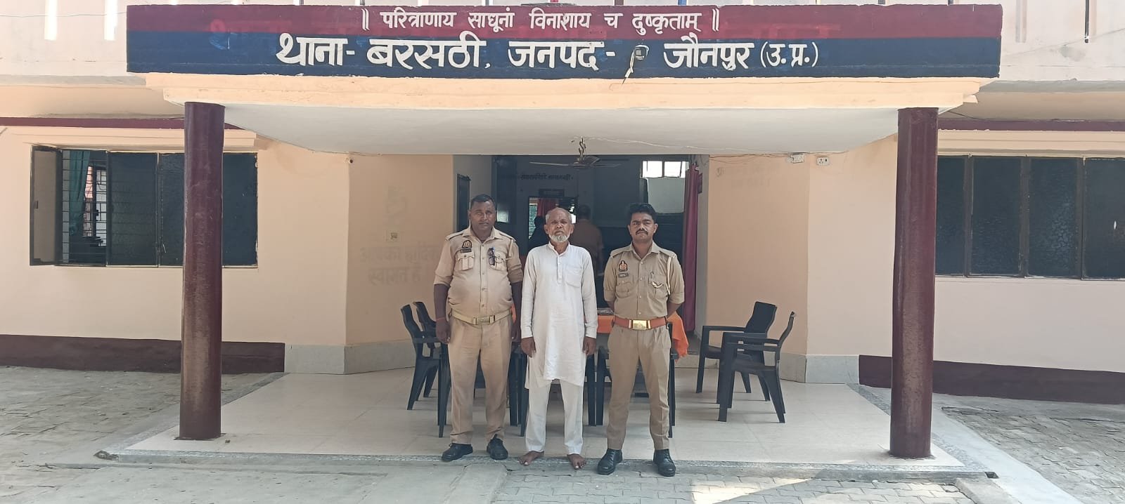 हिंदी समाचार |बाजार में लड़की से अश्लीलता...