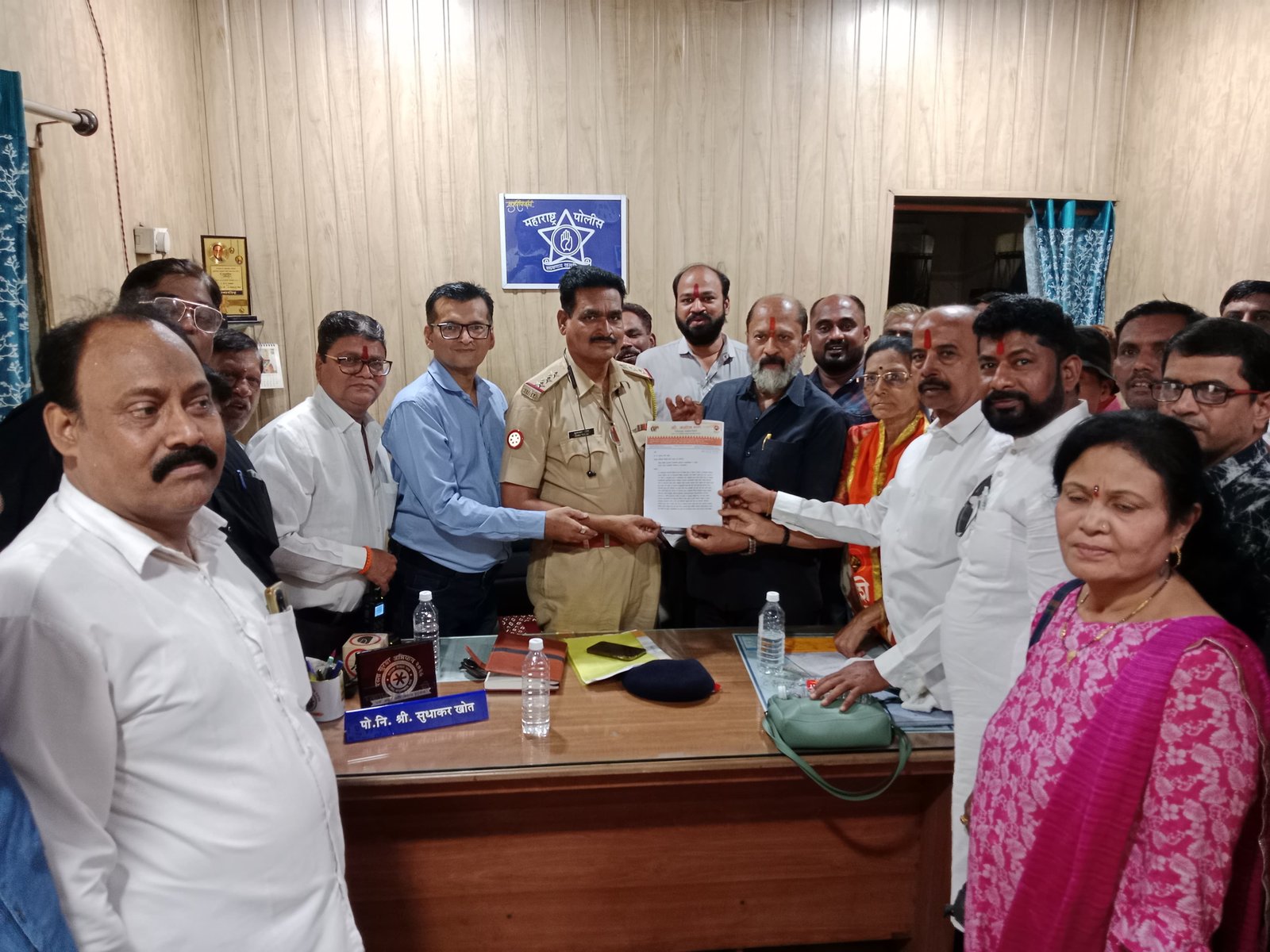 हिंदी समाचार |फेरीवालों और फोर व्हीलर्स ने...