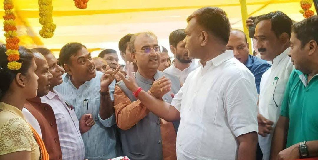 हिंदी समाचार |अधूरे भवन का उद्घाटन में सदर...