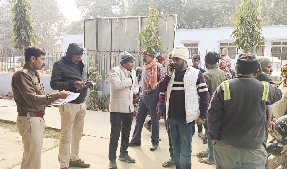 हिंदी समाचार |सड़क किनारे दौड़ लगा रहे दो...