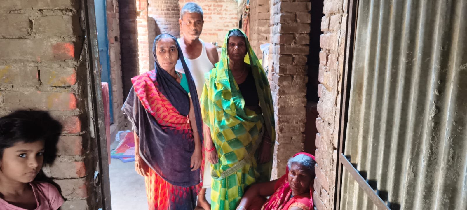 हिंदी समाचार | बंद घर का ताला तोड़ लाखो की...