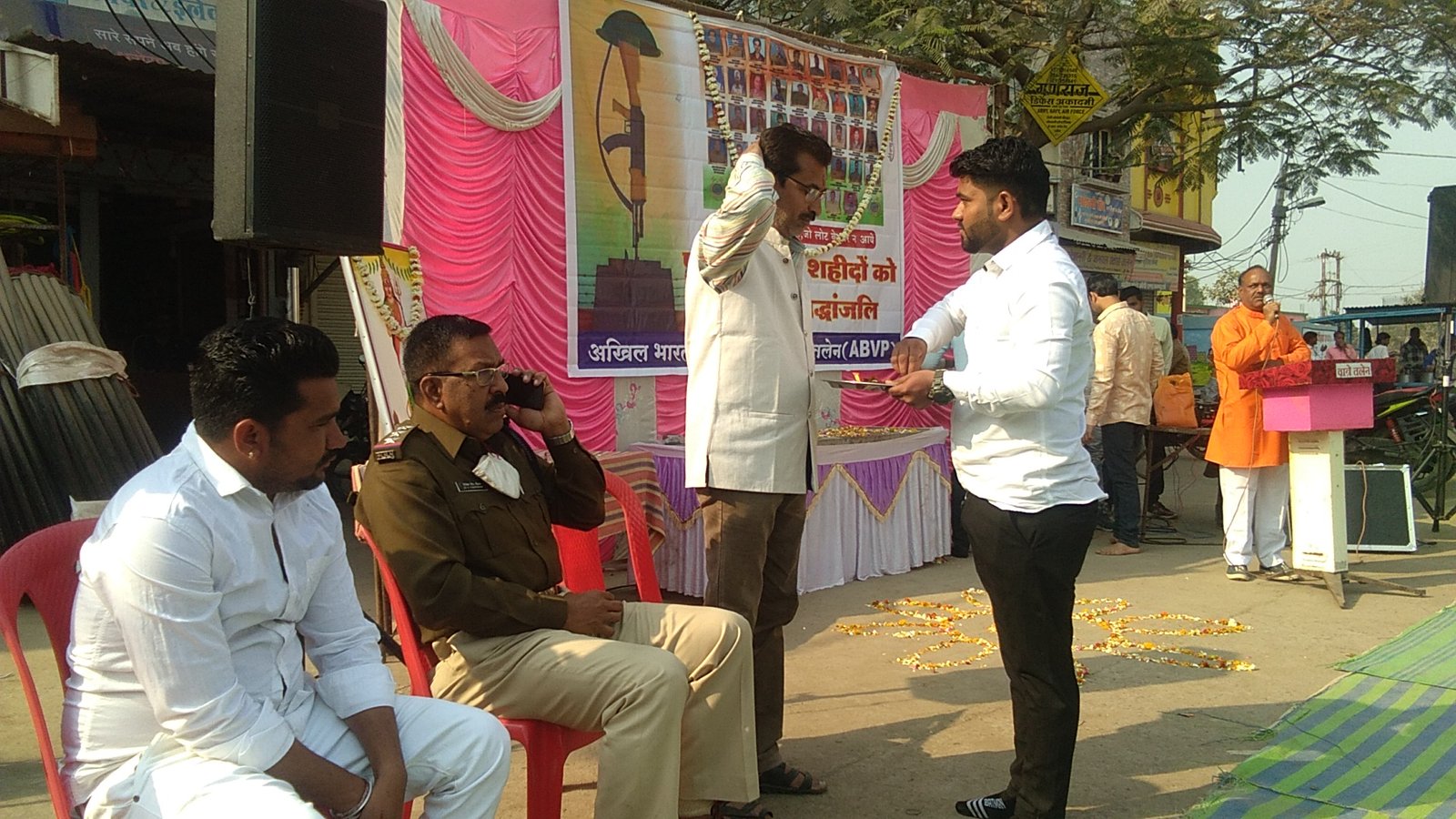 हिंदी समाचार |पुलवामा के शहीदों को किया नमन,...