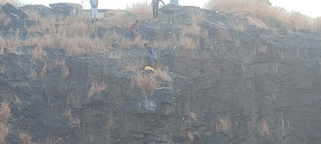 हिंदी समाचार |बारह वर्षीय बालक मिला 12 फिट...