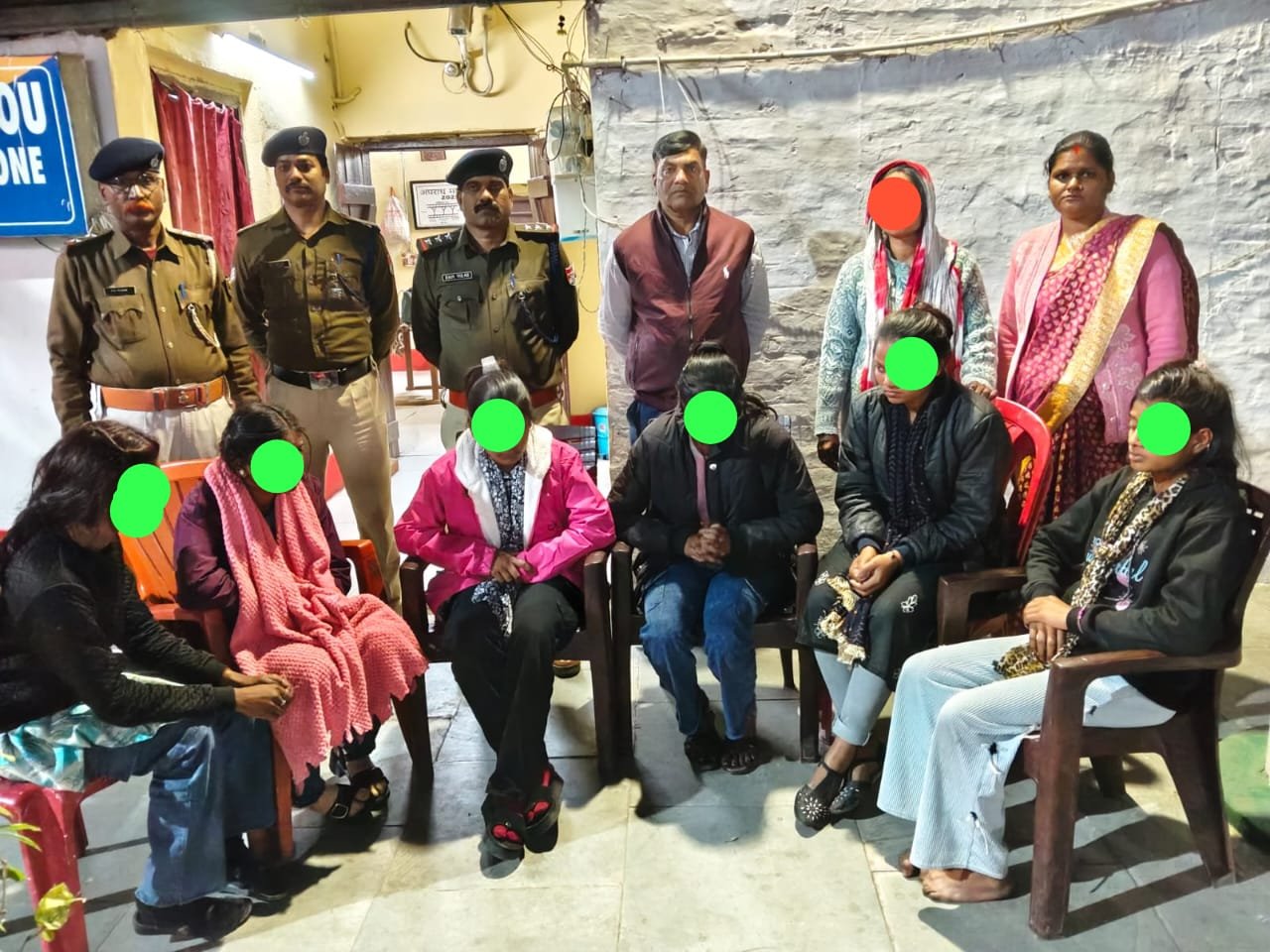 हिंदी समाचार |चोरी के 02 मोबाइल के साथ एक...