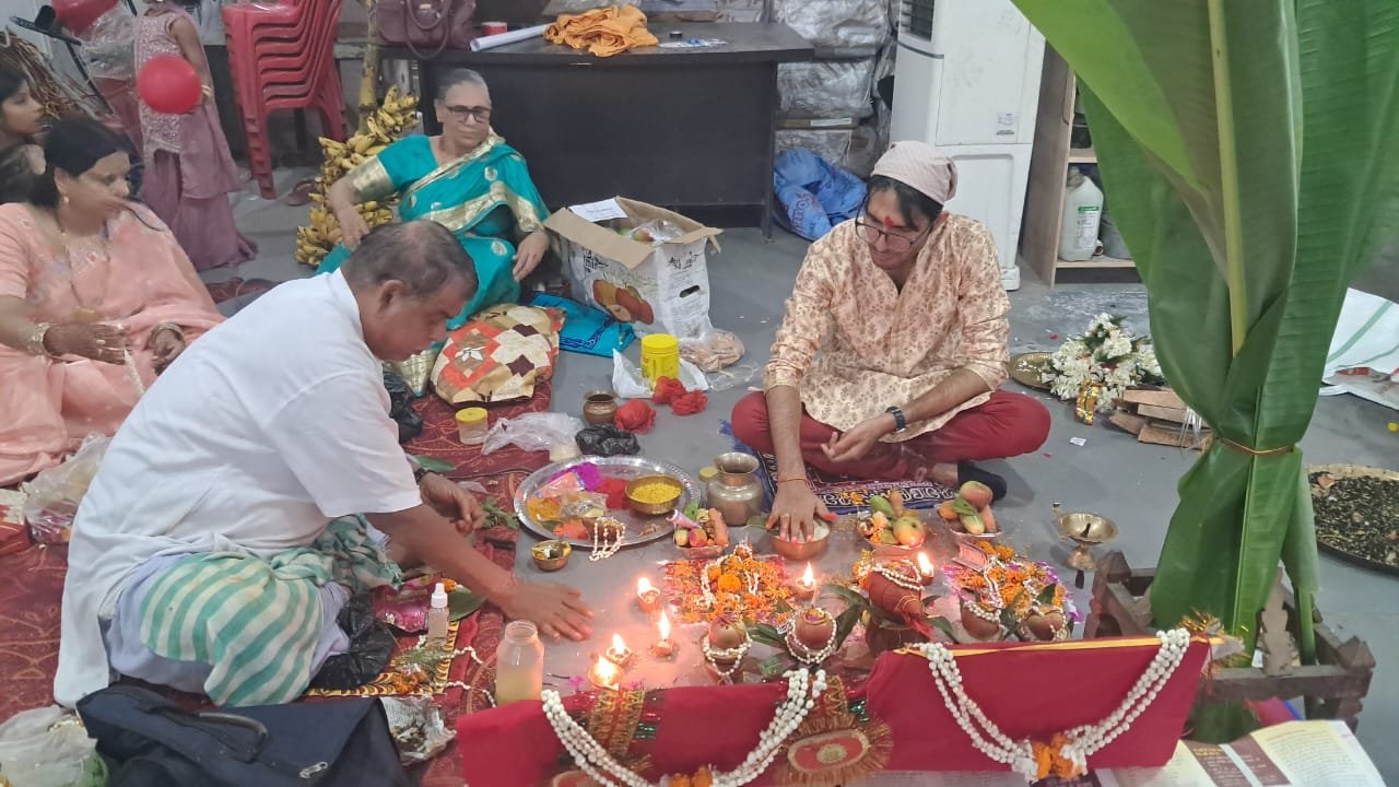 हिंदी समाचार |मंगलम पेपर्स एंड कार्ड्स के...