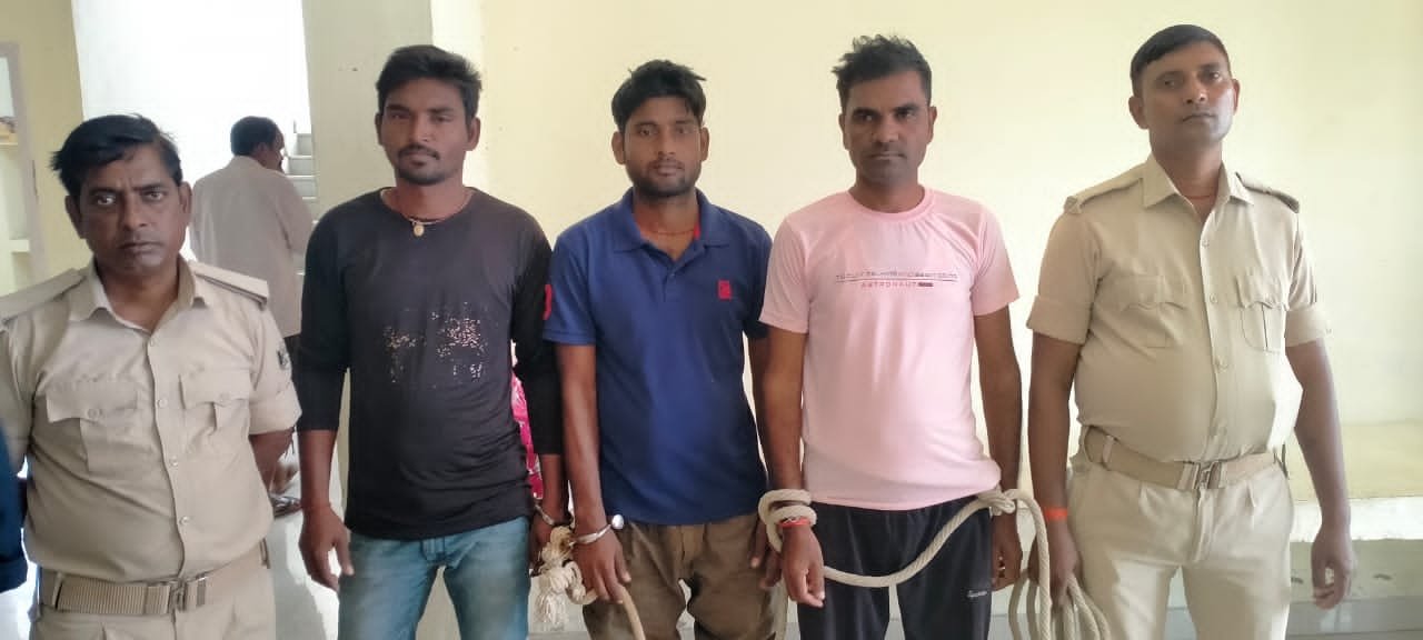 हिंदी समाचार |अवैध कट्टे के साथ एक तो तीन...