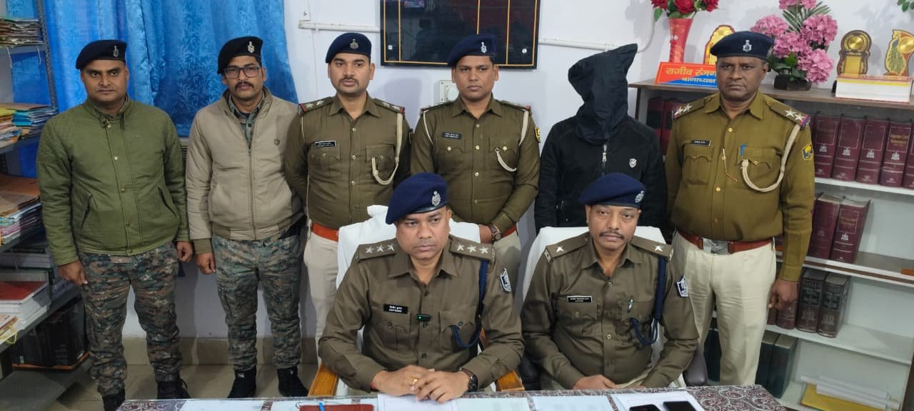 हिंदी समाचार |एक देशी कट्टा एवं लोडेड...