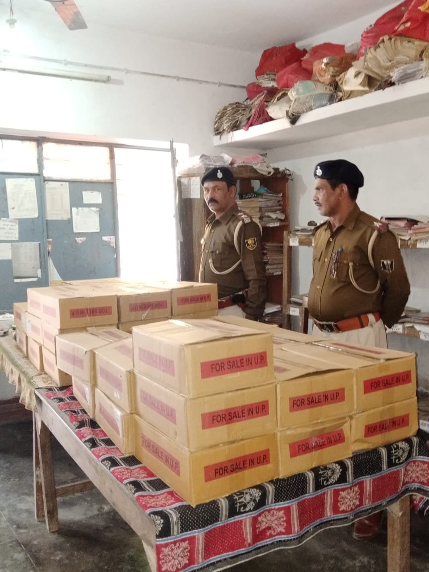 हिंदी समाचार |दो लक्जरी कार से भारी मात्रा...