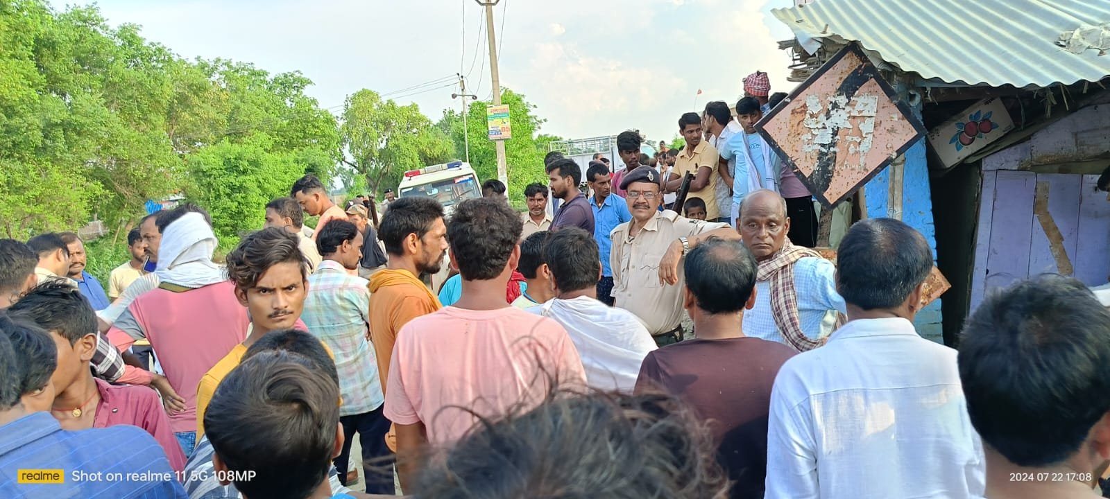 हिंदी समाचार |पुत्रों ने कुदाल से मारकर...