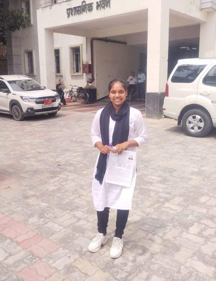 हिंदी समाचार |ऑटो चालक की बिटिया बनी जिला...