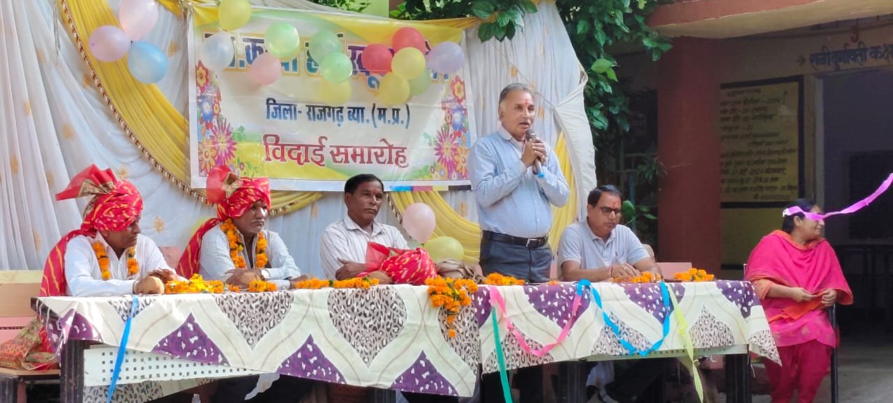 हिंदी समाचार |सेवानिवृत्त शिक्षकों को दी गई...