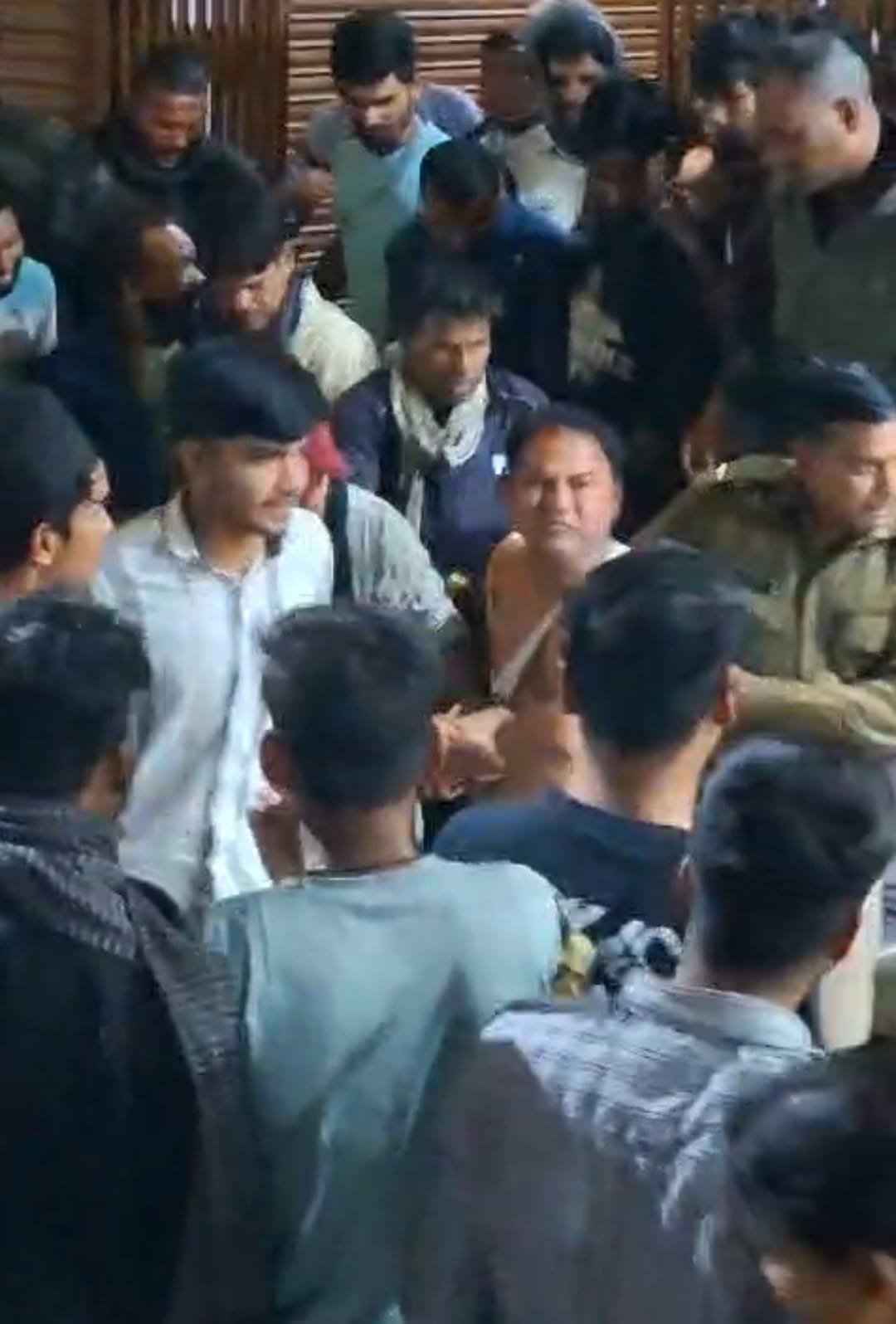 हिंदी समाचार | पटवारी ने छात्रा का नहाते समय...