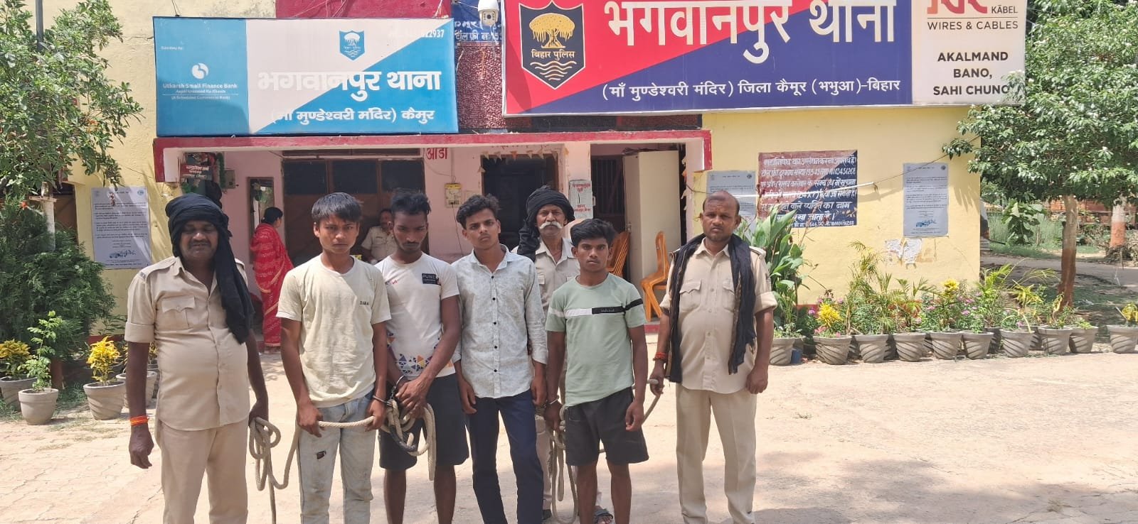 हिंदी समाचार |भगवानपुर थाना ने चार युवा चोर...