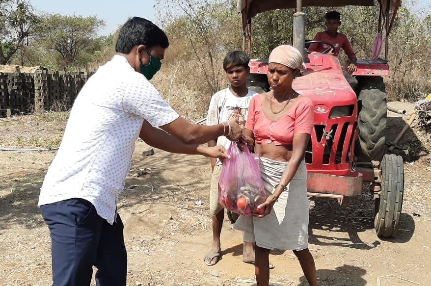 हिंदी समाचार |युवासेना द्वारा 400 आदिवासी...