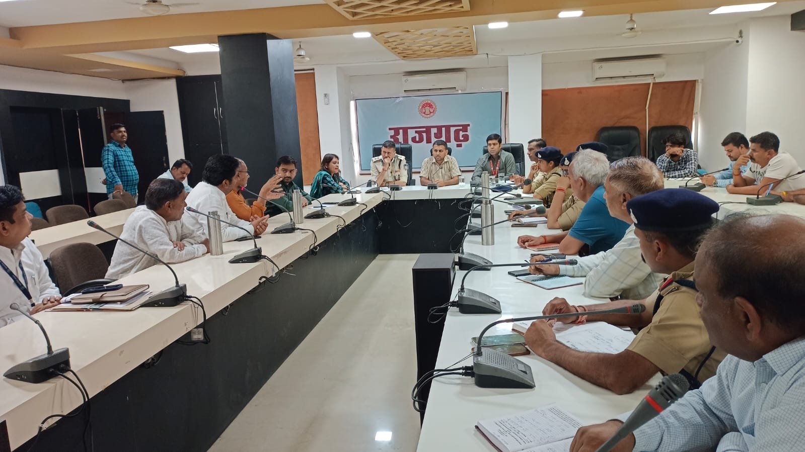 हिंदी समाचार |जिला स्तरीय शांति समिति की...