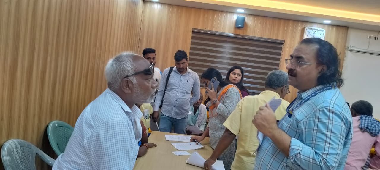 हिंदी समाचार |डीएम के जनता दरबार में 140...