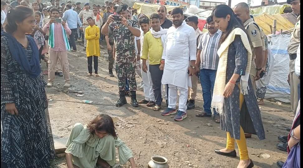 हिंदी समाचार |चेकिंग में डीएम का बालिका...