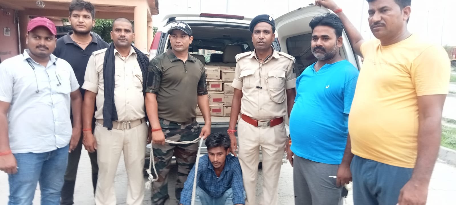 हिंदी समाचार |लग्जरी कार से 31 पेटी अंग्रेजी...