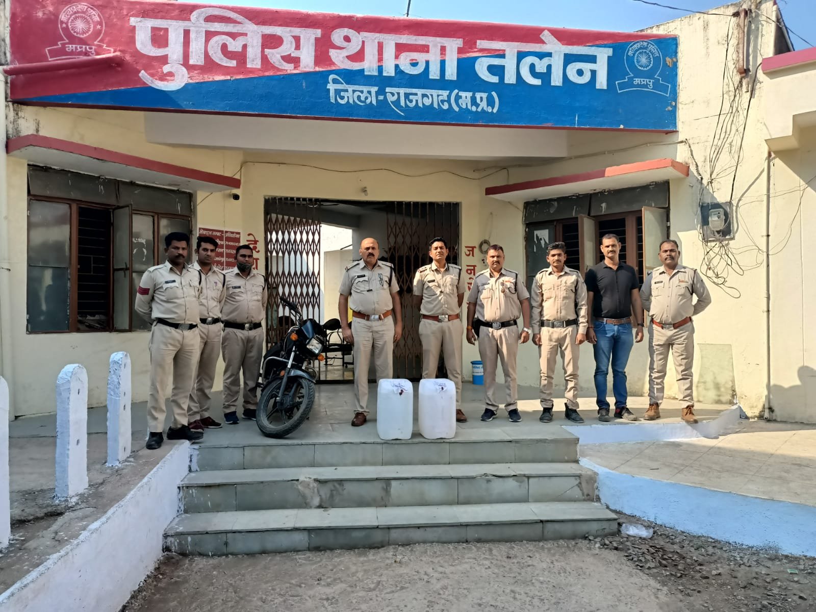 हिंदी समाचार |पुलिस ने अवैध शराब बेचने वाले...