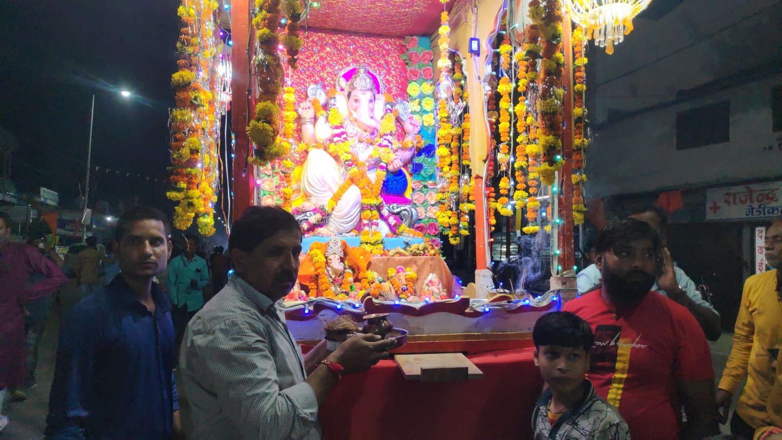 हिंदी समाचार |नगर में निकला भगवान अनंत का चल...