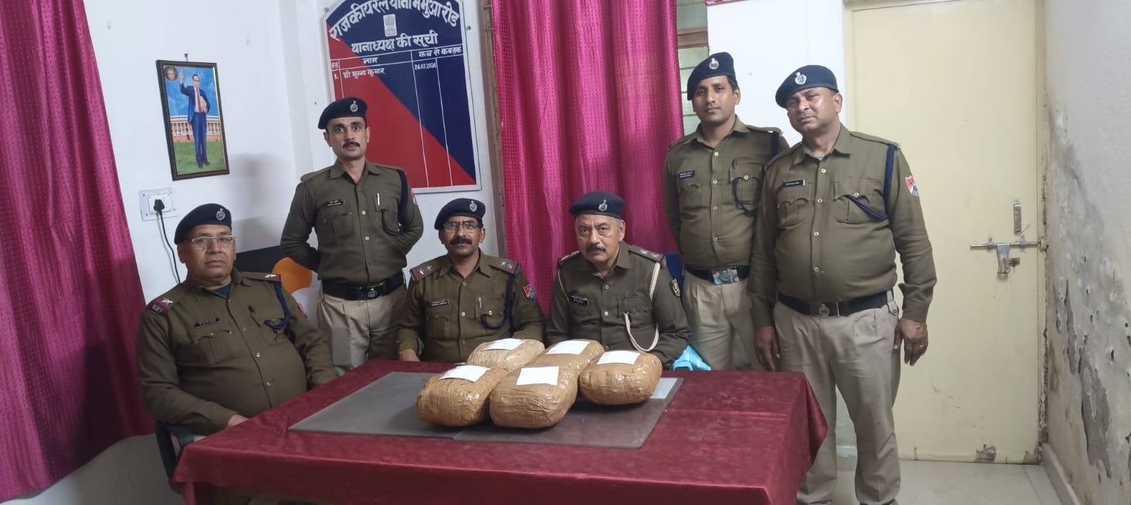 हिंदी समाचार |ट्रेन के लावारिस बैग से 10.4 किलो...