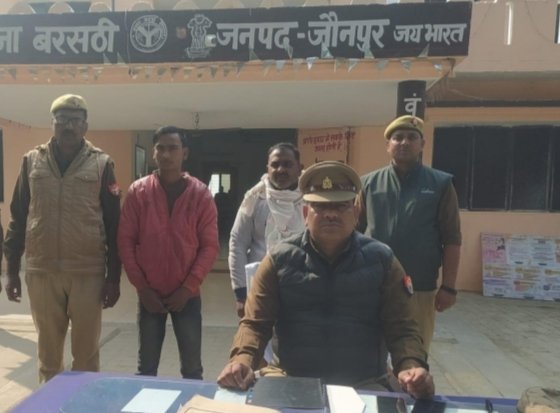 हिंदी समाचार |दो वांछित अभियुक्तों को बरसठी...